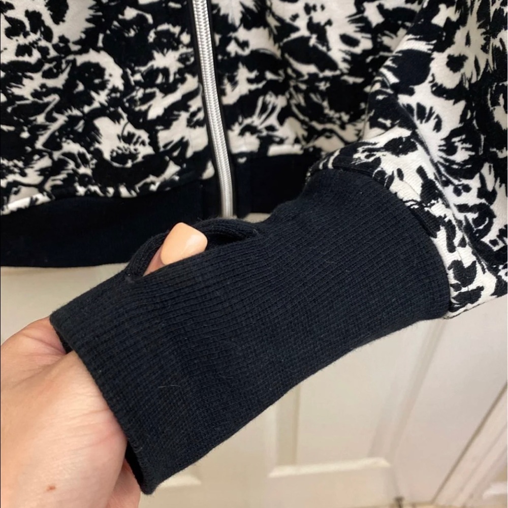 Lululemon jacket - Picture 5 of 7